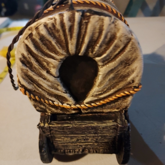 Stagecoach Birdhouse - Picture 3 of 11